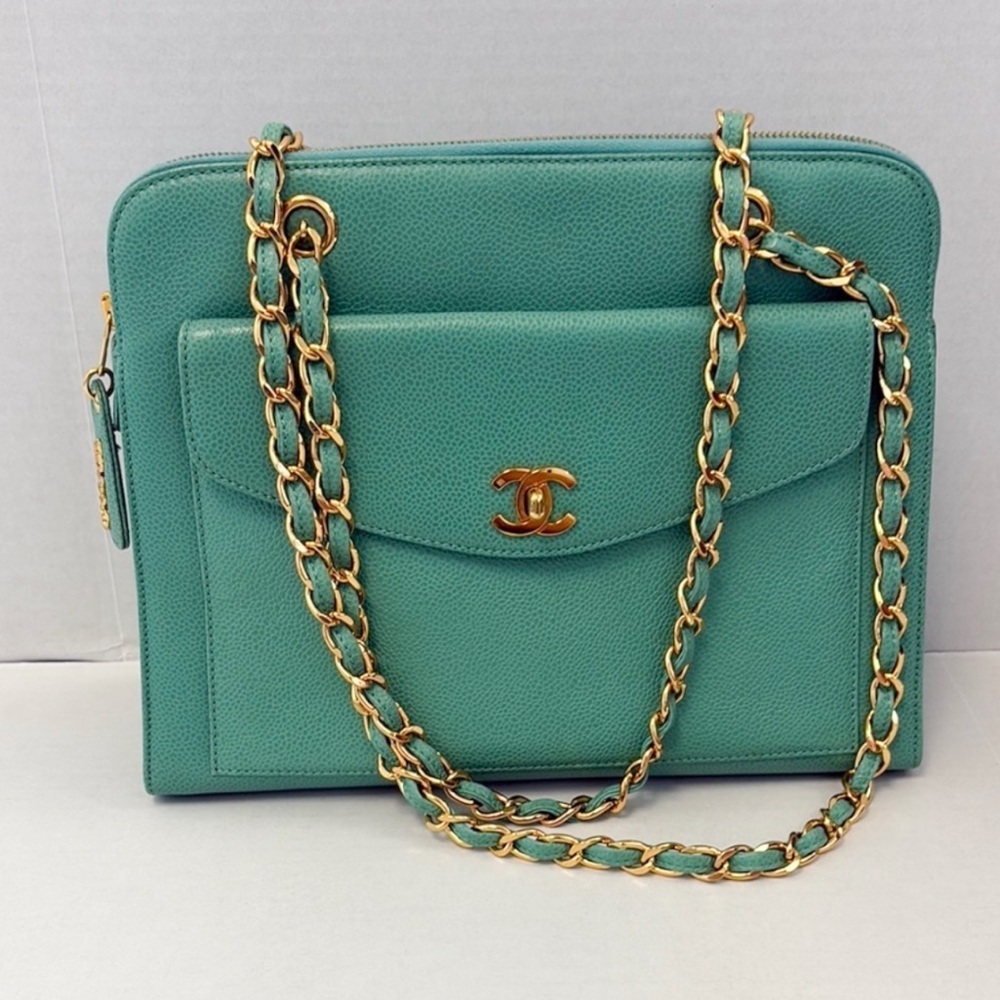 Chanel Vintage Emerald Green Gold Chain Shoulder Bag with CC Logo - Picture 2 of 10